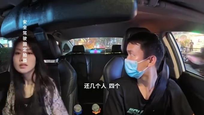 面对这四个女大学生，司机是怎么忍住不笑的