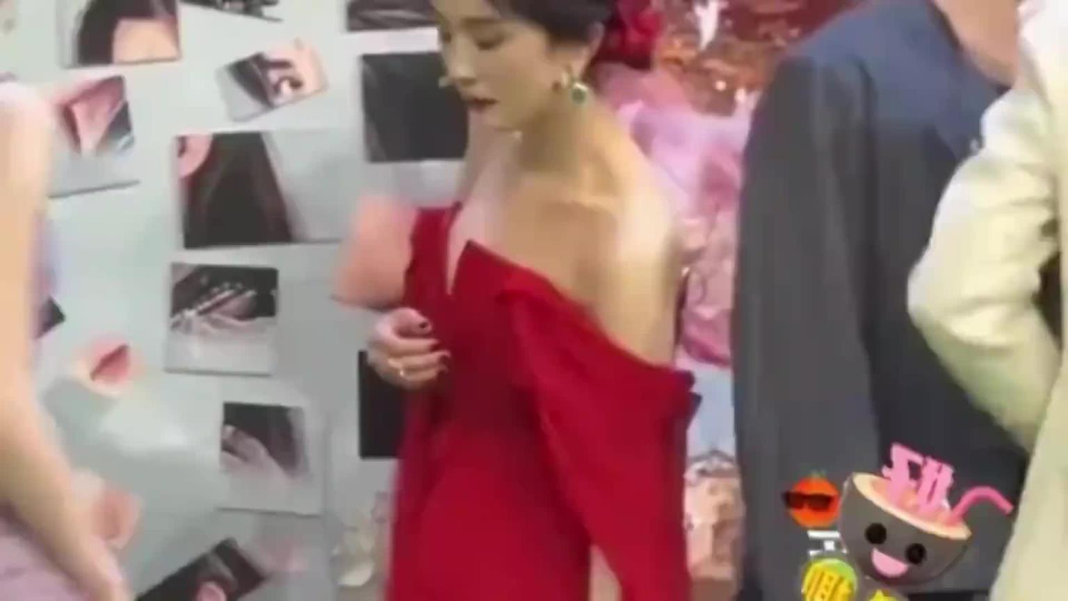 谁会不想牵杨幂呢？！