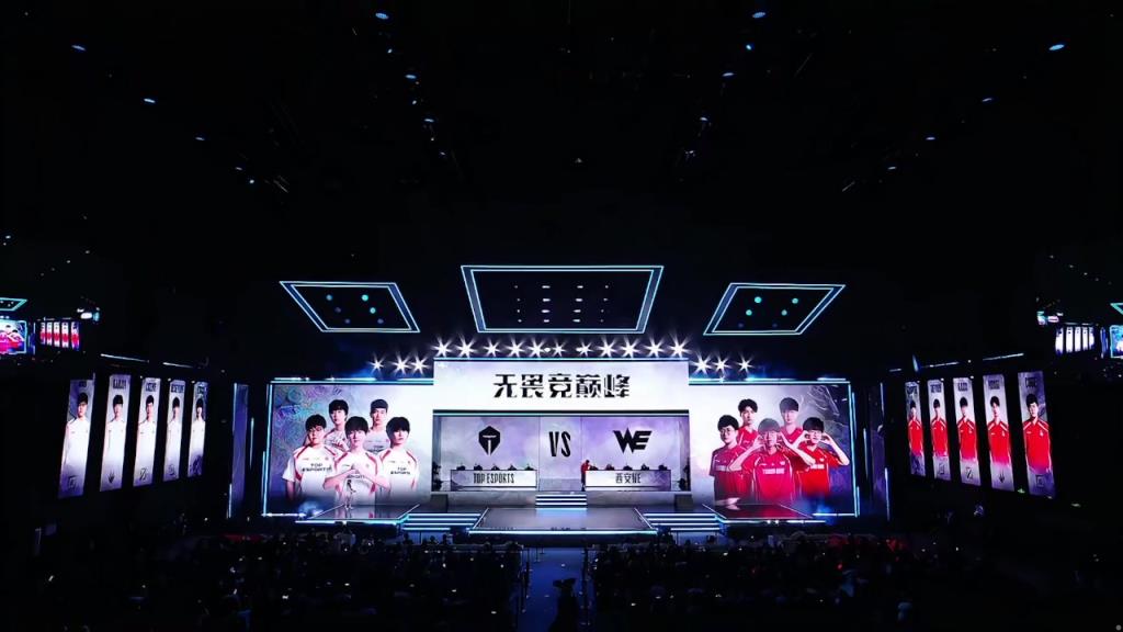 嫂子督戰(zhàn)！TES對(duì)陣WE 現(xiàn)場(chǎng)主持小鈺甜美出鏡