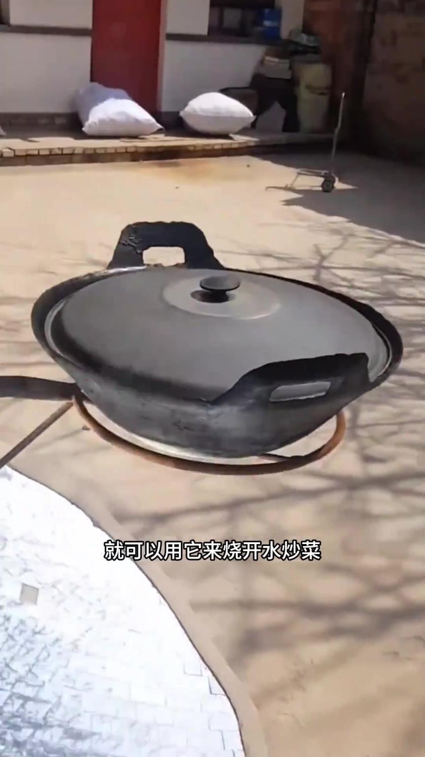 这就是塔式熔岩发电站的工作原理！