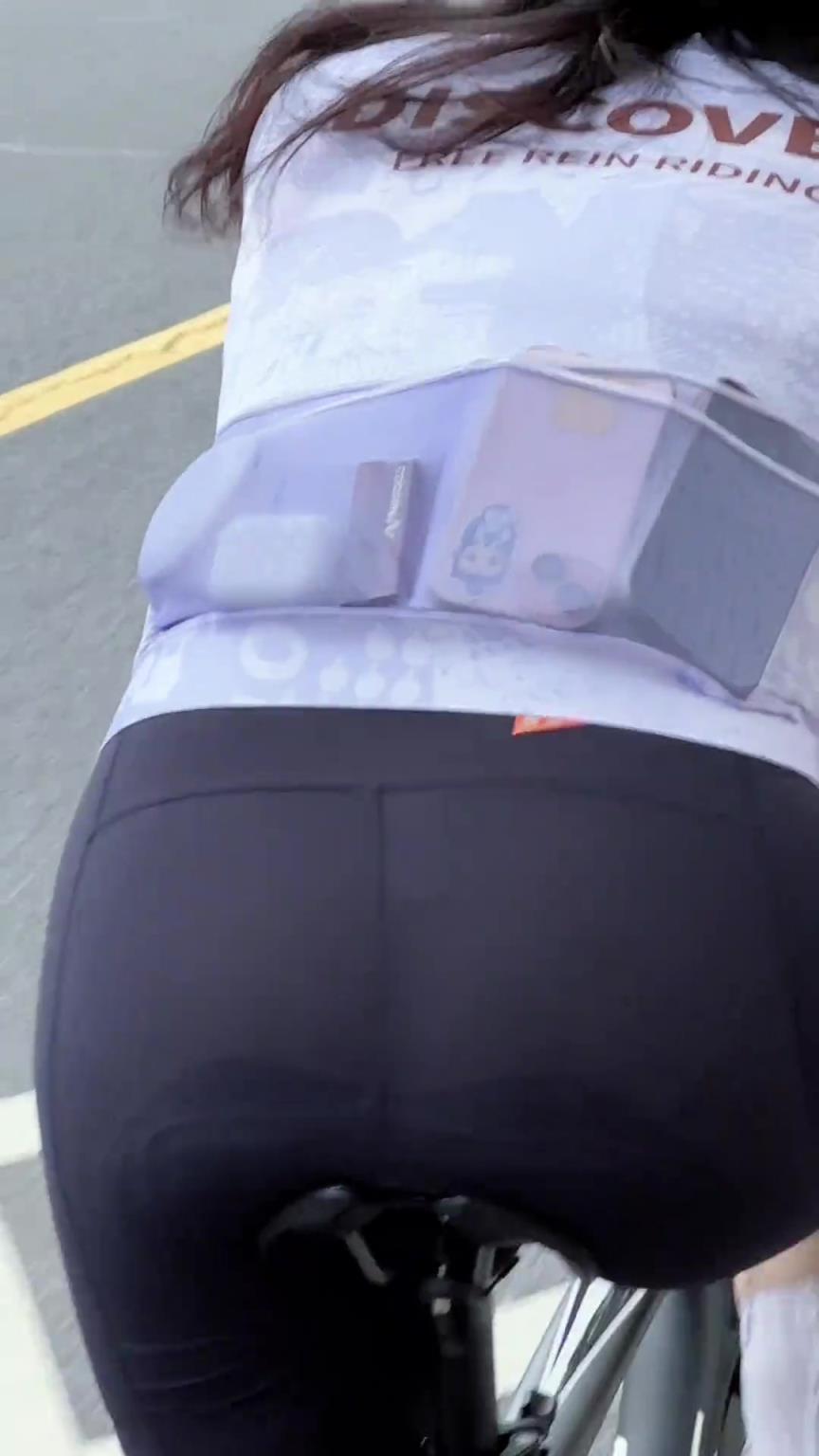 女生骑行为什么要带两个手机啊？！