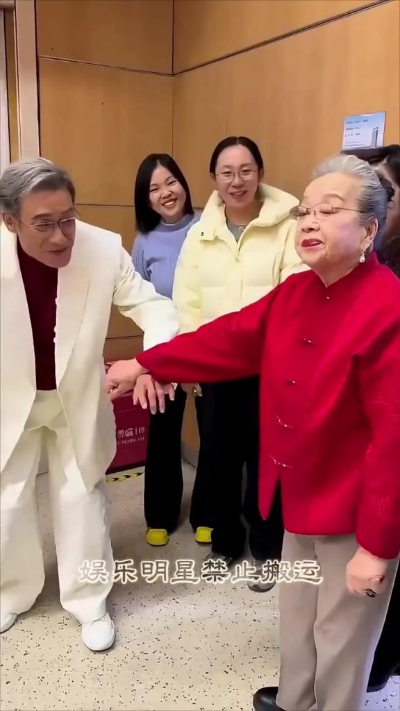 李雪健 李啟明 梁家輝 同框出席活動(dòng)，幾位老戲骨狀態(tài)