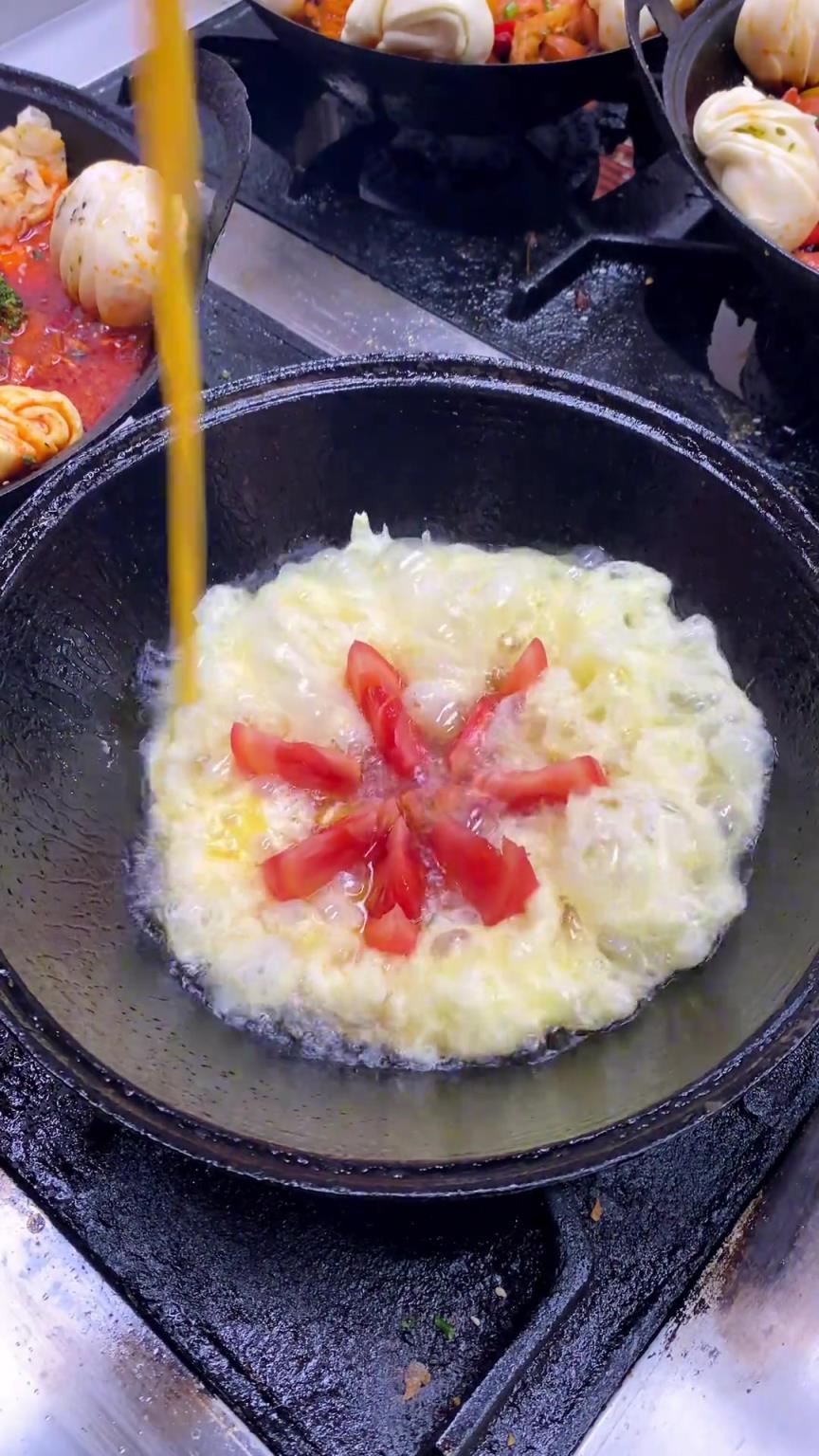 這菜是疊了幾層??！料很足的感覺~