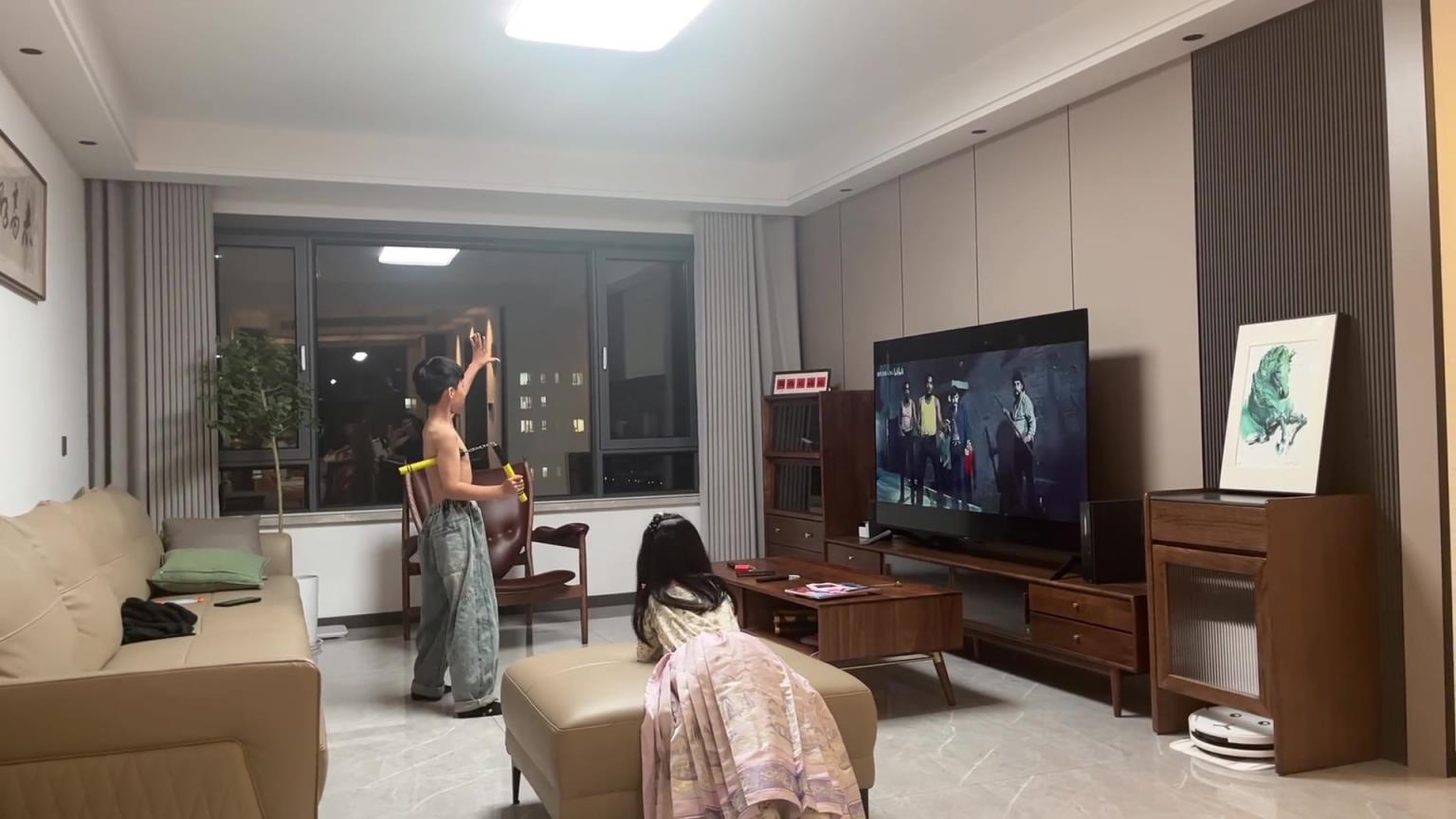 基操勿6！來個(gè)李小龍雙節(jié)棍收獲小迷妹一枚！！