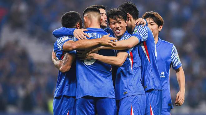 8轮仅踢19分钟！国足铁腰沦为摆设 他在申花没球踢
