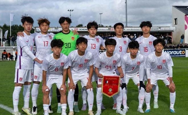 0-2，爆冷！中国男足无缘季军，创近十届最佳排名，力压日本队