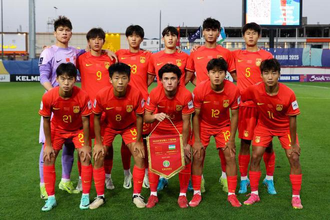 北青体育：国少队今天下午飞抵北京，没有什么球迷赴机场接机