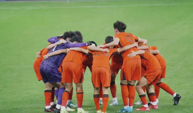 0-3！1-1！逼平威尔士脆败荷兰，这支国足却让人看到了希望