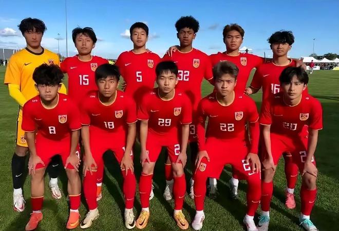 2-1！国足U16创造历史，2胜1平保持不败晋级，无缘冠军争夺太可惜