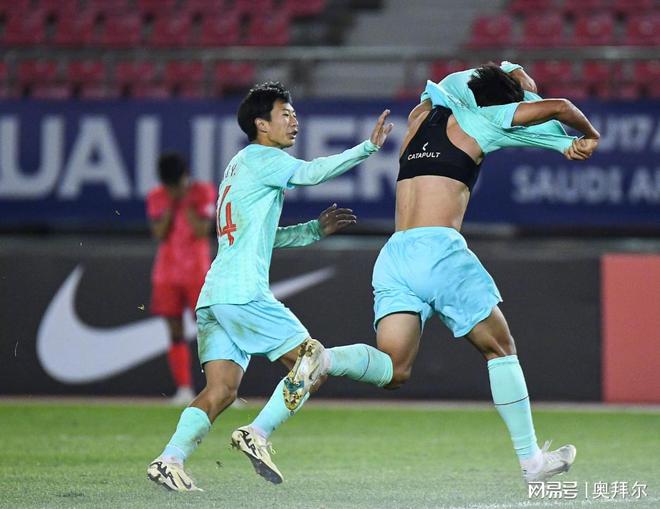 U17国足生死战领先！魏翔鑫送助攻，张城瑞补射空门