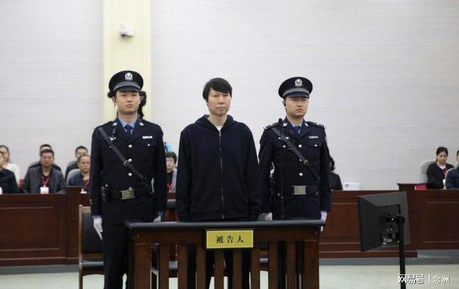 20年！揭秘李铁监狱生活：剃光头+早6晚9 能踢球能看国足比赛