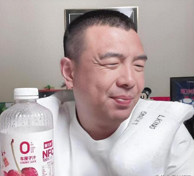 国足年薪降到500万后，前国脚怒批：别降了！球员就该挣高薪