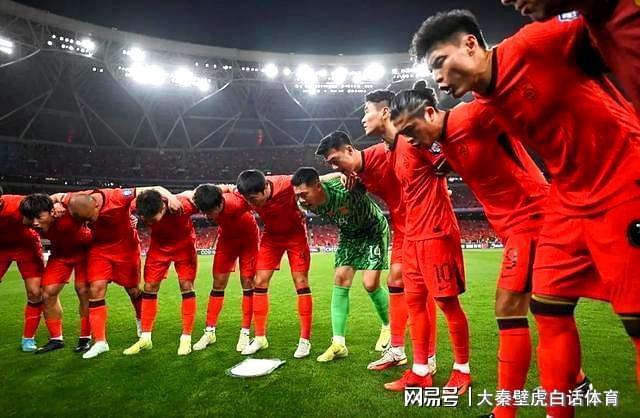 感谢澳大利亚！国足0-2收获喜讯，胜印尼+平巴林，积10分也能出线