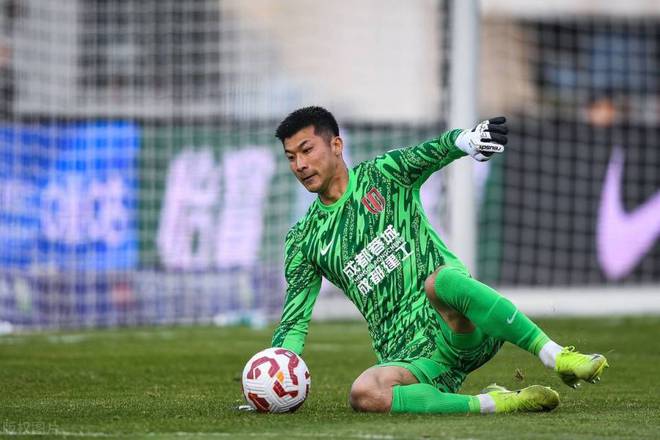 国足一门真要易主？34岁刘殿座9场中超仅丢4球！他登场蓉城仍不败