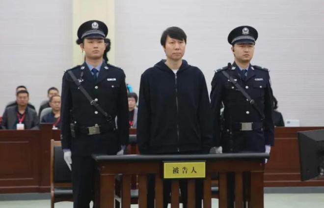 李鐵在里面的細節(jié)：剃光頭+8點起床+定時勞動，可踢球