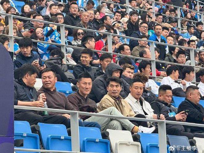 鄭智、陳濤、周挺等名宿現(xiàn)身梭魚(yú)灣，觀看大連英博vs北京國(guó)安