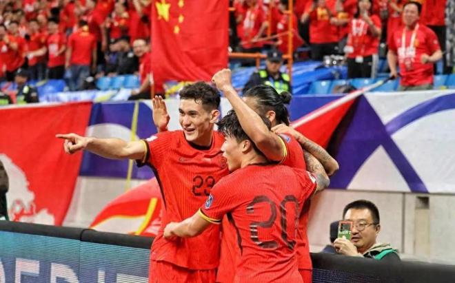 祝贺国足，感谢日本，一场0-2因祸得福，形势反转，拿10分也出线