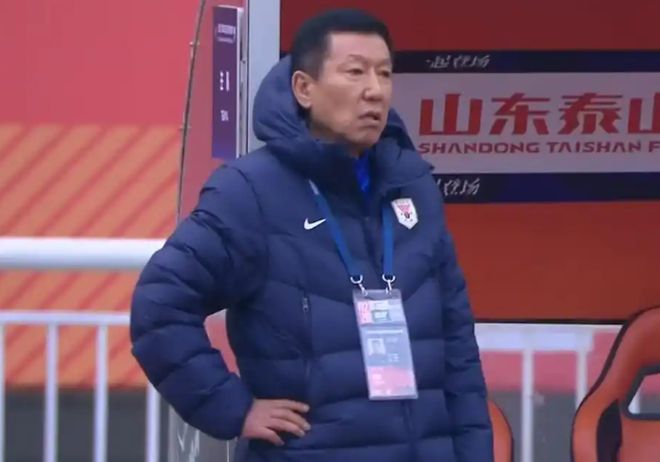 老崔帶謝文能出席發布會，第三期國足名單出爐，山東泰山四人入選