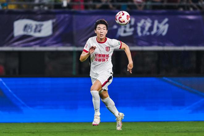 津媒：元敏誠將韓鵬飛按在板凳上，不知伊萬是否可將其招入國足