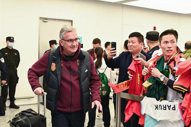 澎湃：新一期國(guó)足大名單最快本周末后公布 公布之后還會(huì)微調(diào)