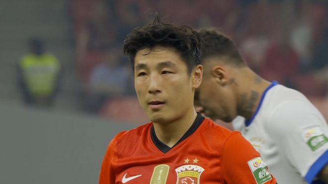 海港沒落，武磊搶點球！記者：奧斯卡不在，沒人給他傳能進球的球