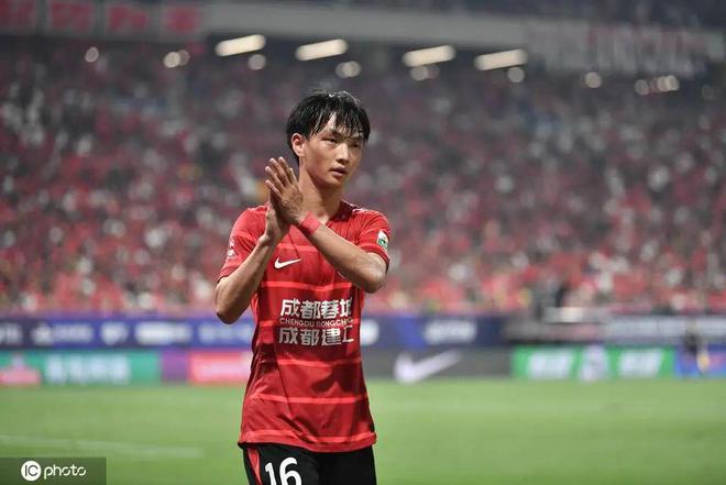 FIFA公示蓉城中場(chǎng)楊明洋完成會(huì)籍轉(zhuǎn)換 可代表國(guó)足出戰(zhàn)