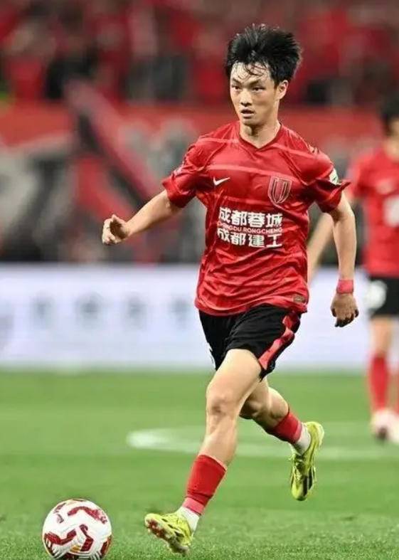 29歲中超后腰完成會(huì)籍轉(zhuǎn)換，有望代表出征世預(yù)賽
