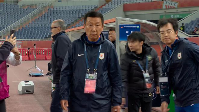 替補(bǔ)換上5名00后，老崔學(xué)聰明了 于金永苦坐板凳 泰山隊(duì)僅剩3國(guó)腳