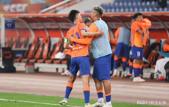 劉洋攻破紅獅球門難掩落寞,國(guó)足不幸落選,源于其狀態(tài)堪憂 劉洋攻破紅獅球門難掩落寞,國(guó)足不幸落選,源于其狀態(tài)堪憂