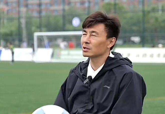 李瑋鋒寄語年輕國腳：少看新聞報道，多向前輩請教和學習