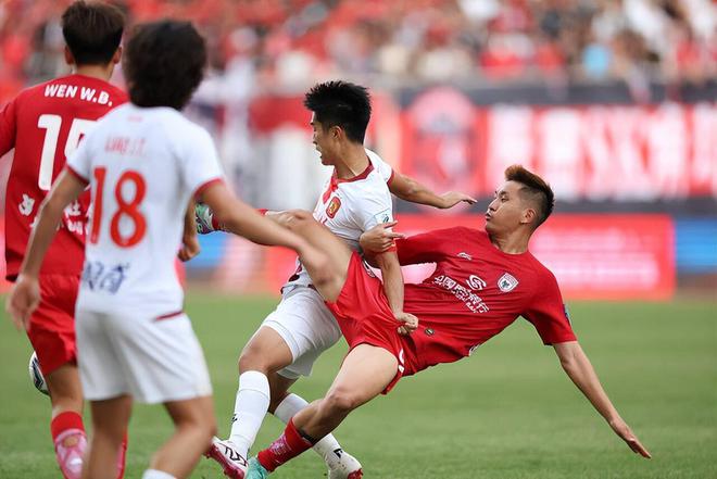 大連英博新援為何能大器晚成？本人透露只專注足球，很少玩社交