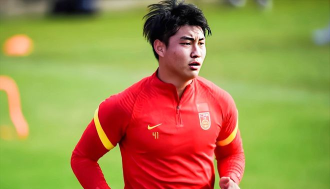 可惜！他本可以和國足一起備戰18強賽，卻只能踢野球保持狀態