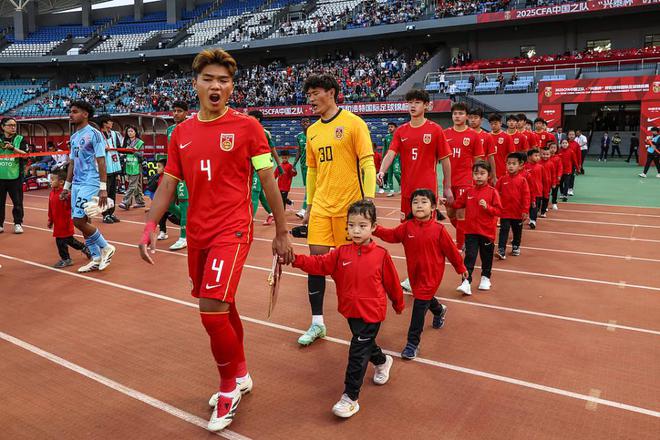 U16國(guó)足2-1沙特！建隊(duì)后主場(chǎng)首秀開門紅 帥惟浩替補(bǔ)絕殺