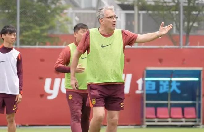 北青：伊萬大概率沿用菱形中場，訓練之余安排了理論課學習