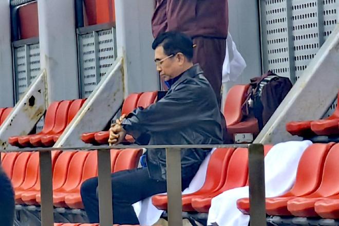 宋凱探班國足訓練，球隊明日下午五點飛赴印尼