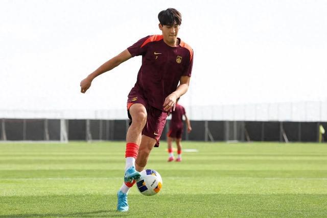 17歲入選U22國足！布尼亞明：我告訴自己別緊張，還是想去歐洲看看