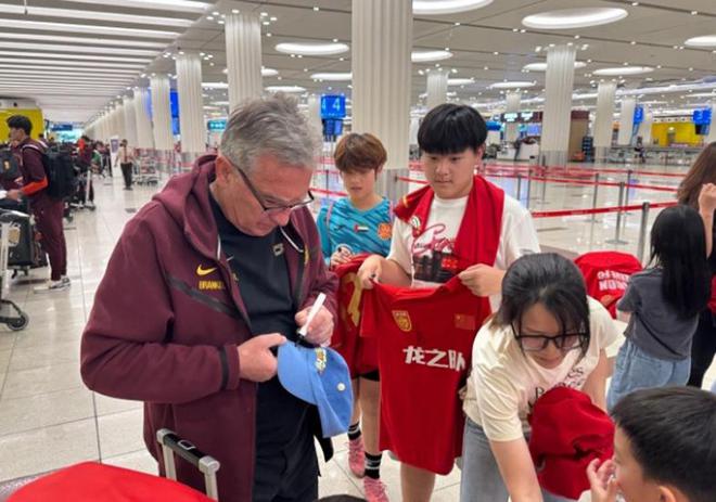 三王炸首發(fā)！王鈺棟搭檔張玉寧，后腰不硬還得拉！劉殿座差在哪？