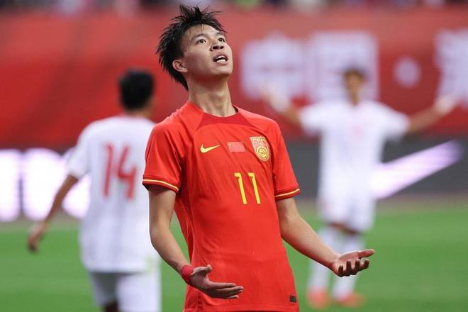国足生死战首发曝光！伊万或连换6人，王钰栋塞鸟首次先发