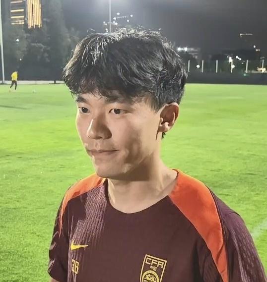 3000中國球迷遠(yuǎn)赴印尼觀戰(zhàn)！21歲國腳：提高意志品質(zhì) 準(zhǔn)備雨戰(zhàn)
