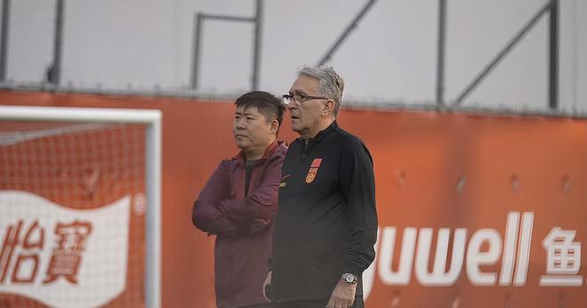 伊万自信被质疑，国足2连胜也不稳，留谢文能战巴林 锋线缩小范围