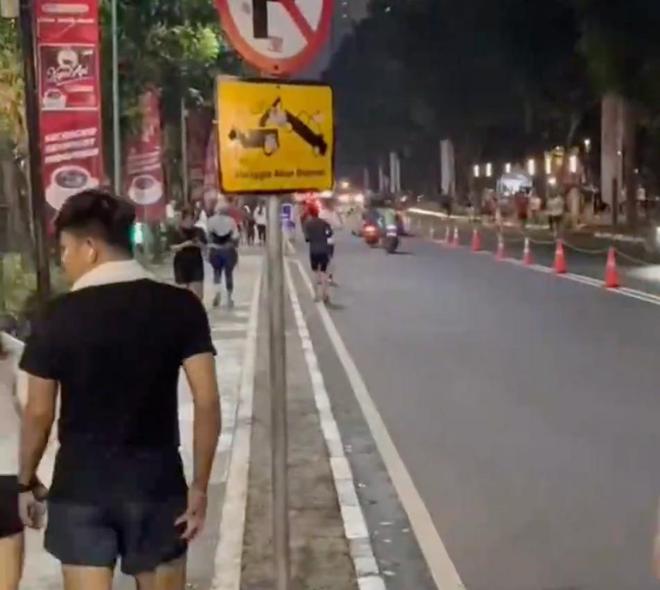 马德兴：国足驻地虽离场地不远，但大巴绕来绕去要半个多小时