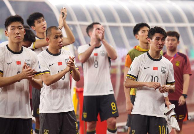 24年噩梦！国足0-1遭印尼羞辱：提前1轮出局 开始备战2030世界杯