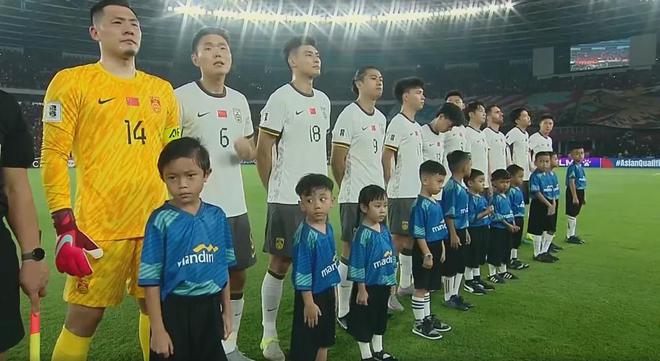 国足出局夜唯1人可昂首离开：年仅18岁 险攻破印尼球门