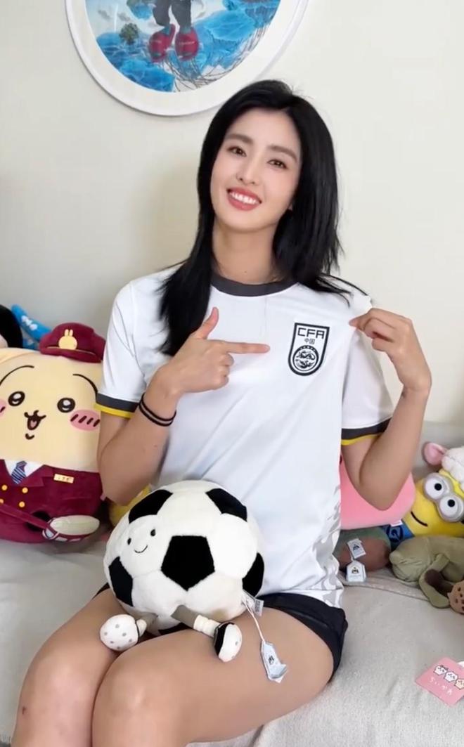 趙麗娜為國足加油：越到緊張的時刻越要站在國足身后