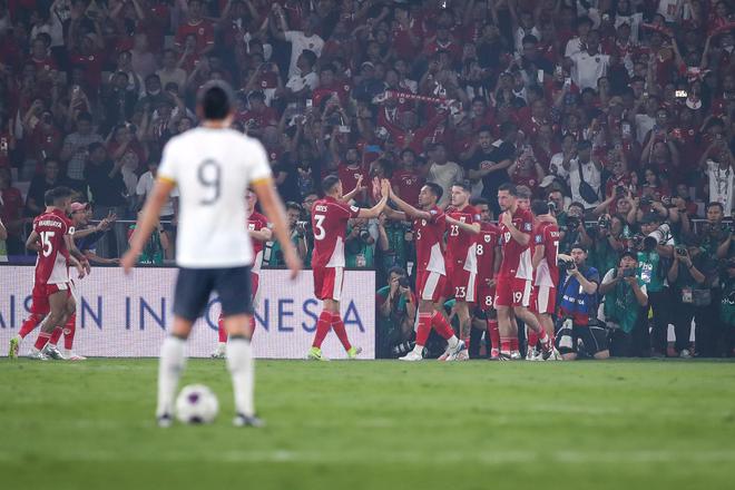 不敌印尼，国足无缘美加墨同时FIFA实时排名接近跌出前100