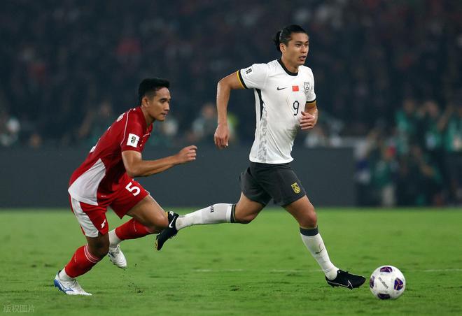 半场0-1，中国队陷入绝境，杨泽翔送点酿苦果，世界杯梦想难了