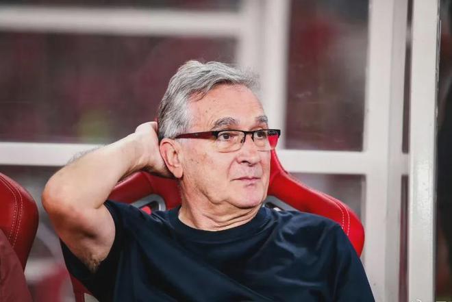 國足出局夜伊萬3大昏招：寧用中超替補 不讓蓉城雙星首發