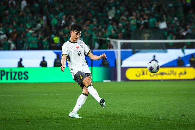 雙重打擊！韓鵬飛今年表現不佳，俱樂部丟位置+國家隊受質疑