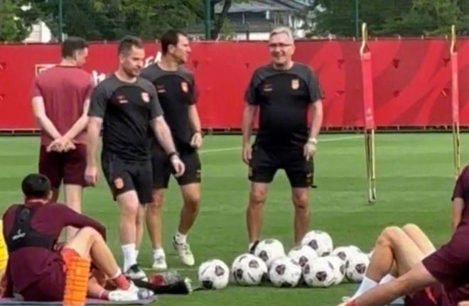 出局僅3天 伊萬宛如沒事人+與助教有說有笑 被證實多次認不清球員