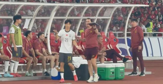 反轉(zhuǎn)！國足3次換人烏龍原因找到，媒體人還原真相，真不怪伊萬？